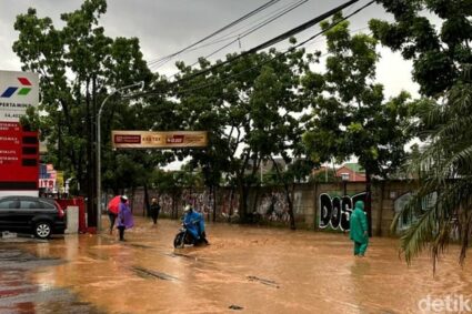 Hujan-Angin, Jalanan Kota Bandung Terimbas Banjir